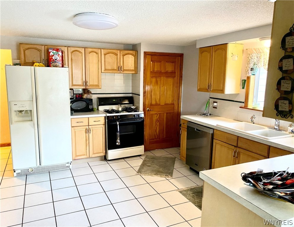 272 Dean Road Cheektowaga, NY 14043 - Photo 8 of 25