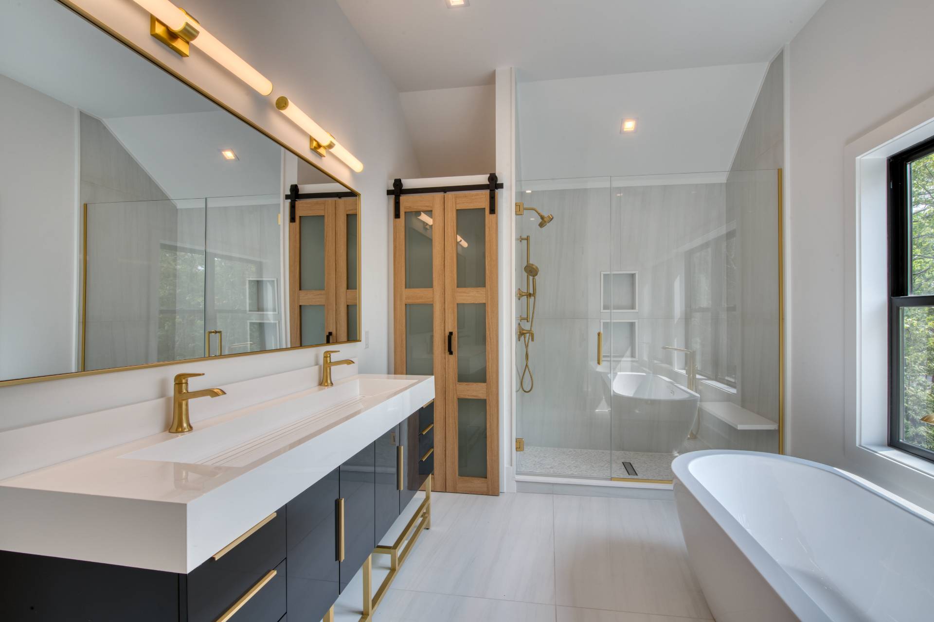 62 Whooping Hollow Road East Hampton, NY 11937 - Photo 13 of 31 a bathroom with a tub a sink and a large mirror
