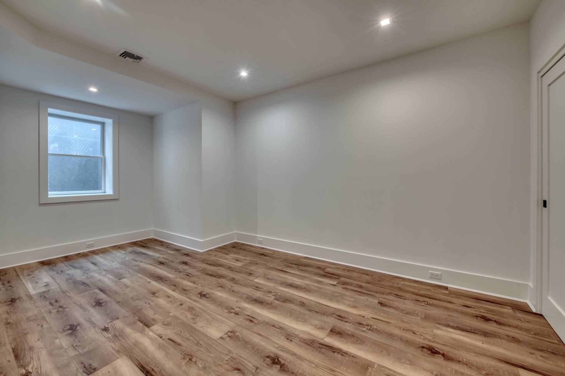 62 Whooping Hollow Road East Hampton, NY 11937 - Photo 21 of 29 wooden floor in a room
