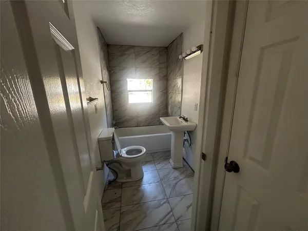 $1,800 | 516 South 11th Street, Unit REAR, Fort Pierce, FL 34950