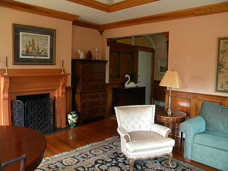 20 Berkeley Avenue, Unit 3 Newport, RI 02840 - Photo 12 of 25 Living Room.