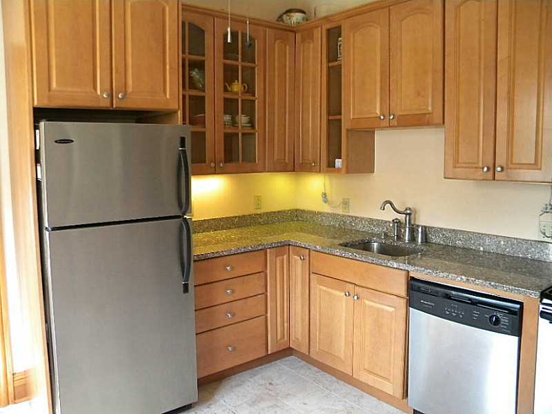 20 Berkeley Avenue, Unit 3 Newport, RI 02840 - Photo 13 of 25 Kitchen.