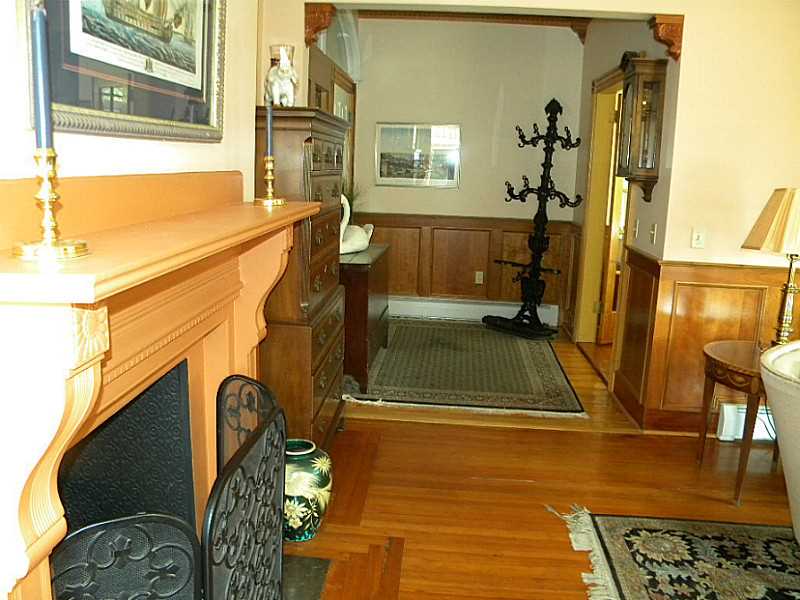 20 Berkeley Avenue, Unit 3 Newport, RI 02840 - Photo 14 of 25 Entry.