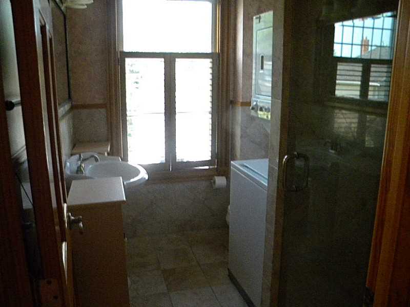 20 Berkeley Avenue, Unit 3 Newport, RI 02840 - Photo 17 of 25 Bathroom.