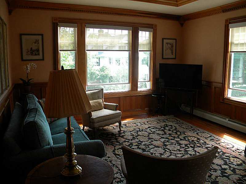 20 Berkeley Avenue, Unit 3 Newport, RI 02840 - Photo 10 of 25 Living Room.