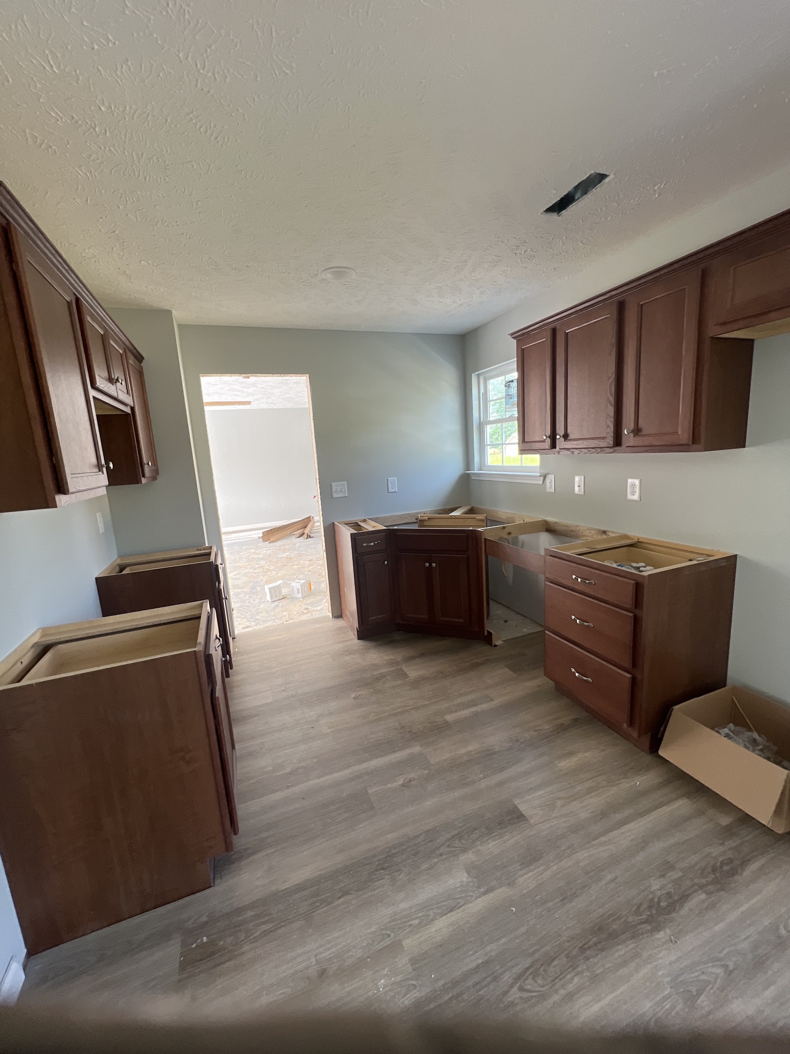 92 Timber Circle Manchester, TN 37355 - Photo 6 of 21 a living room with furniture and a flat screen tv