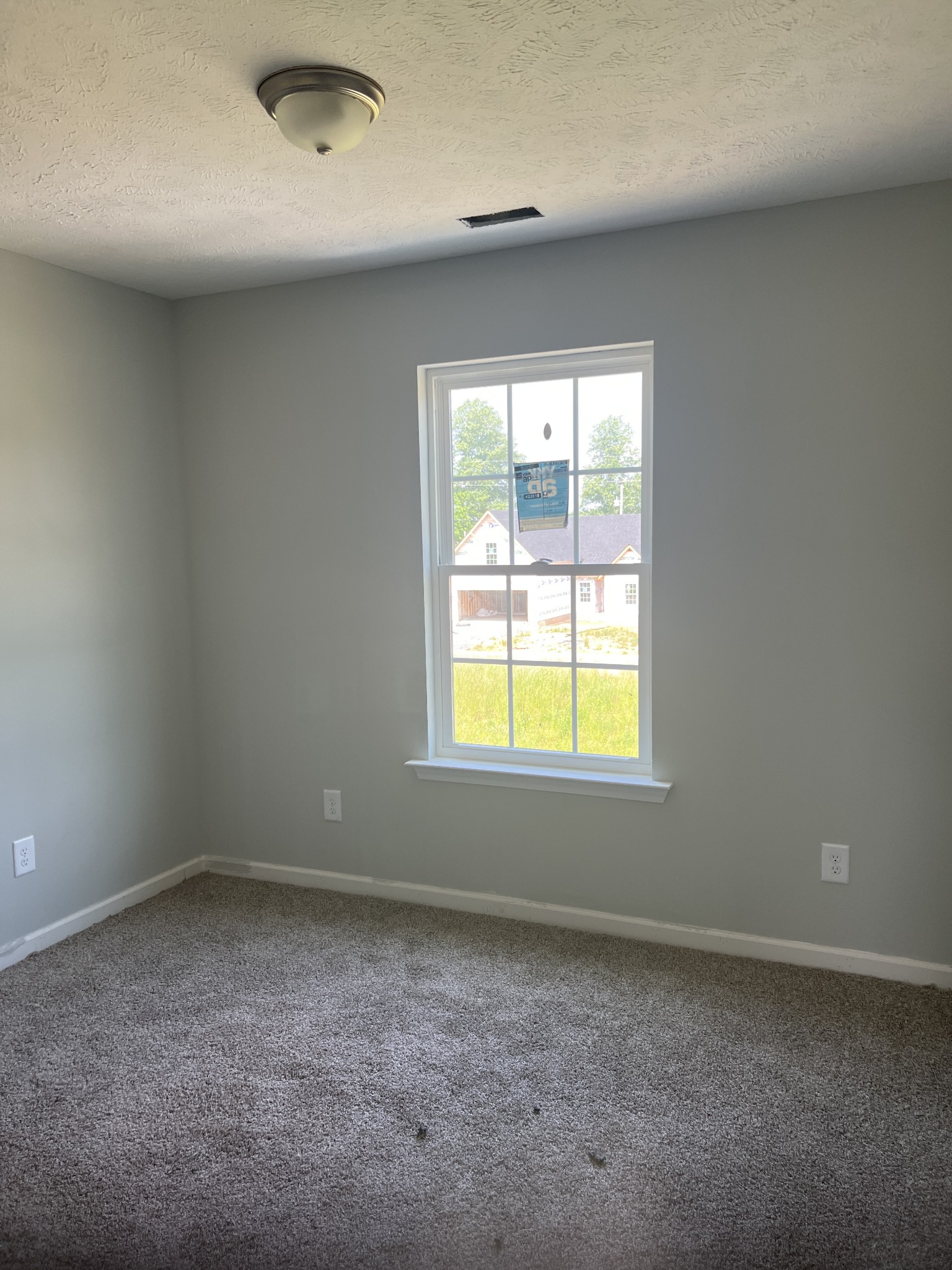 92 Timber Circle Manchester, TN 37355 - Photo 9 of 21 an empty room with a window