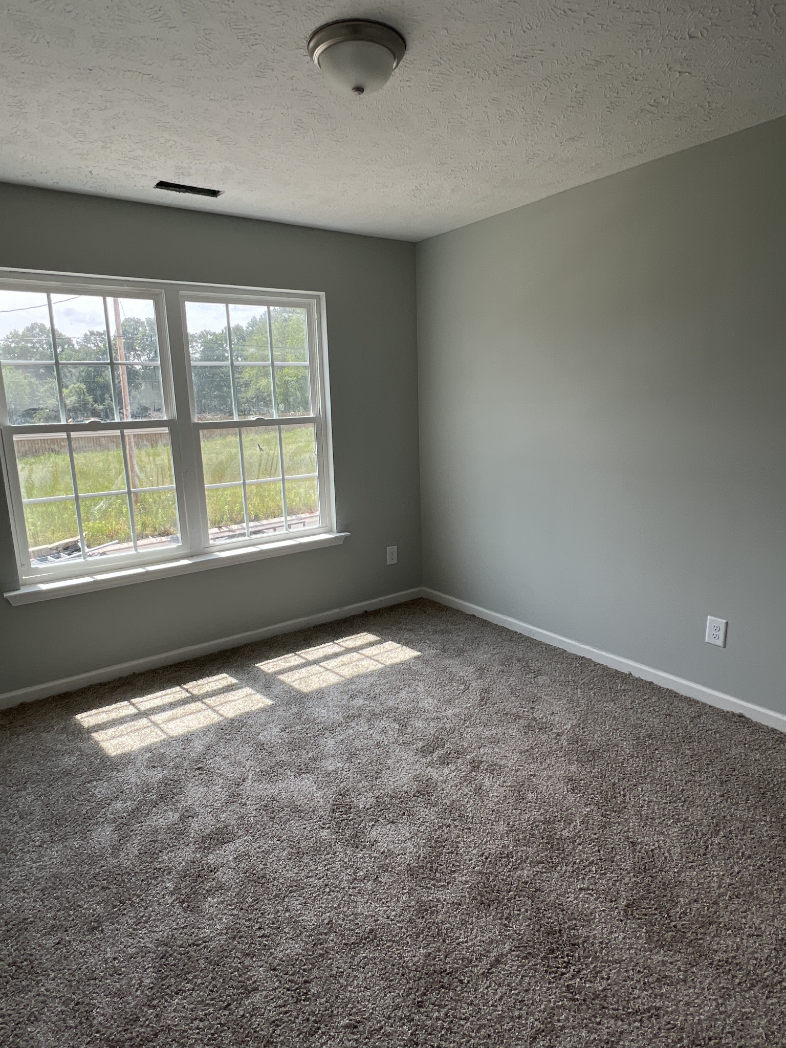 92 Timber Circle Manchester, TN 37355 - Photo 10 of 21 an empty room with a window