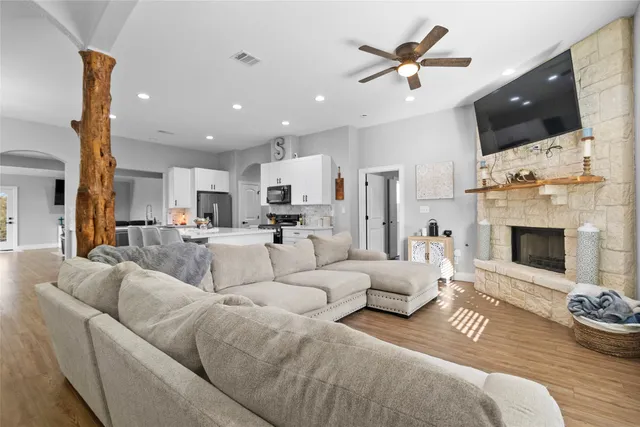 $600,000 | 22048 Stone Creek Lane, Montgomery, TX 77316