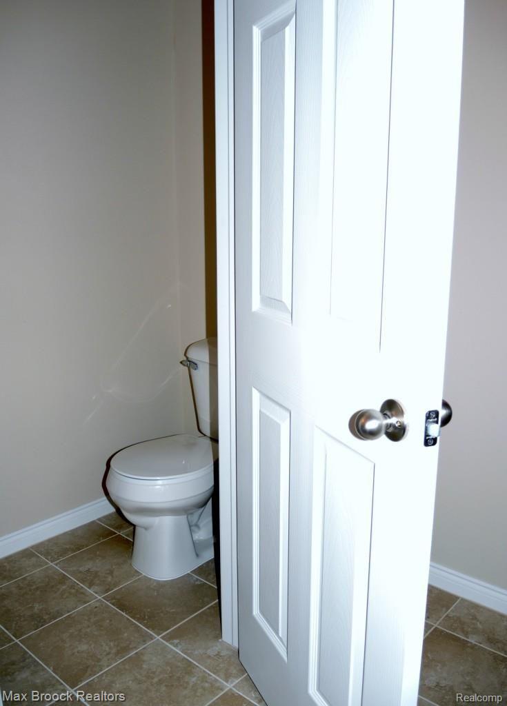 3346 Hazelton Avenue Rochester, MI 48307 - Photo 26 of 33 SEPARATE COMMODE