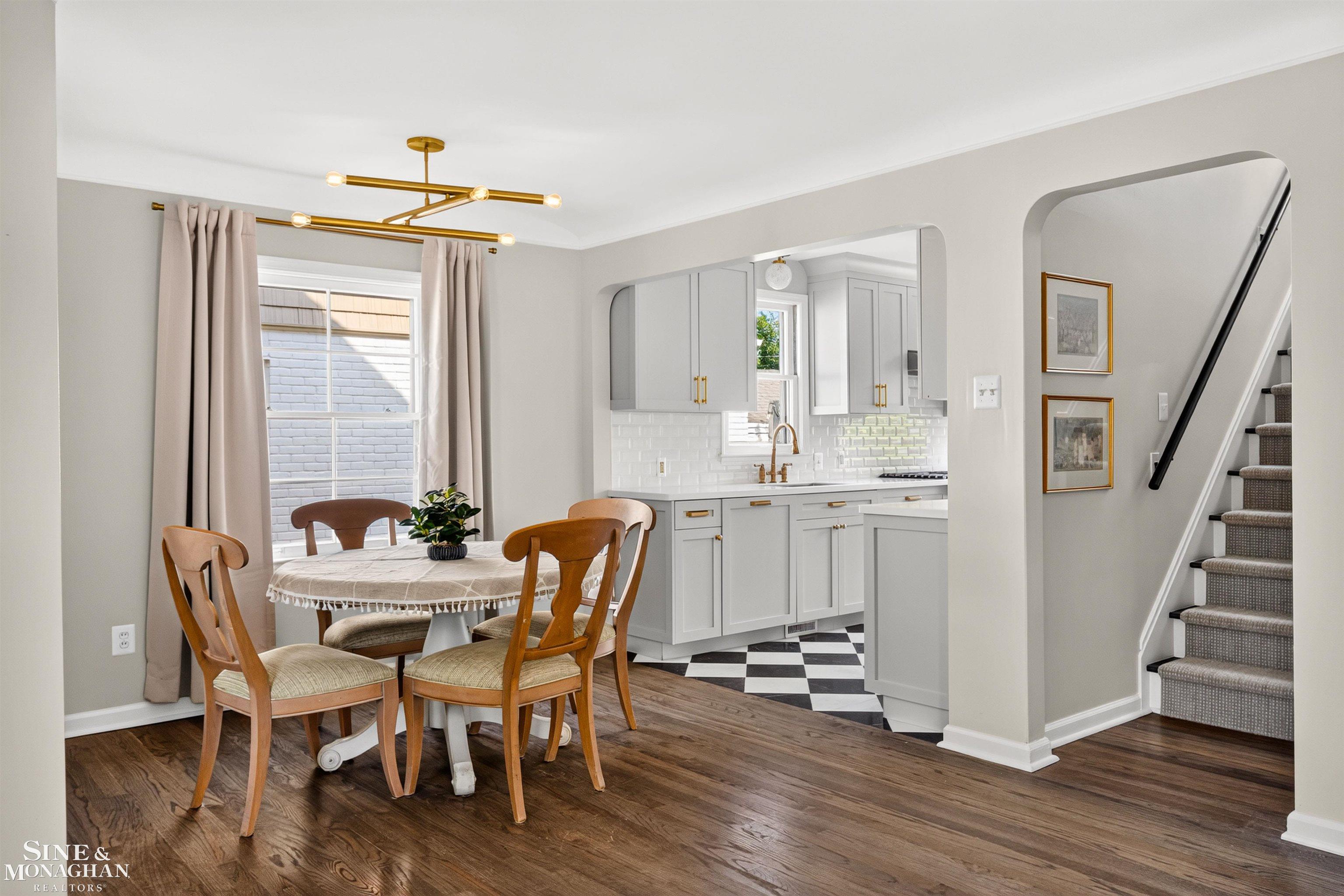 1776 Hampton Road Grosse Pointe, MI 48236 - Photo 10 of 37 50213018-f0500cd7-8901-4ab1-aefc-42b21fb3fa92.JPG