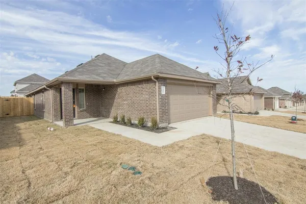 $1,970 | 1602 Bobolink, Ennis, TX 75119