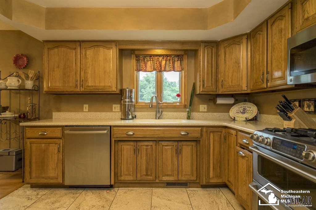 1845 West Sterns Road Temperance, MI 48182 - Photo 10 of 45 Great Cabinetry & Counters