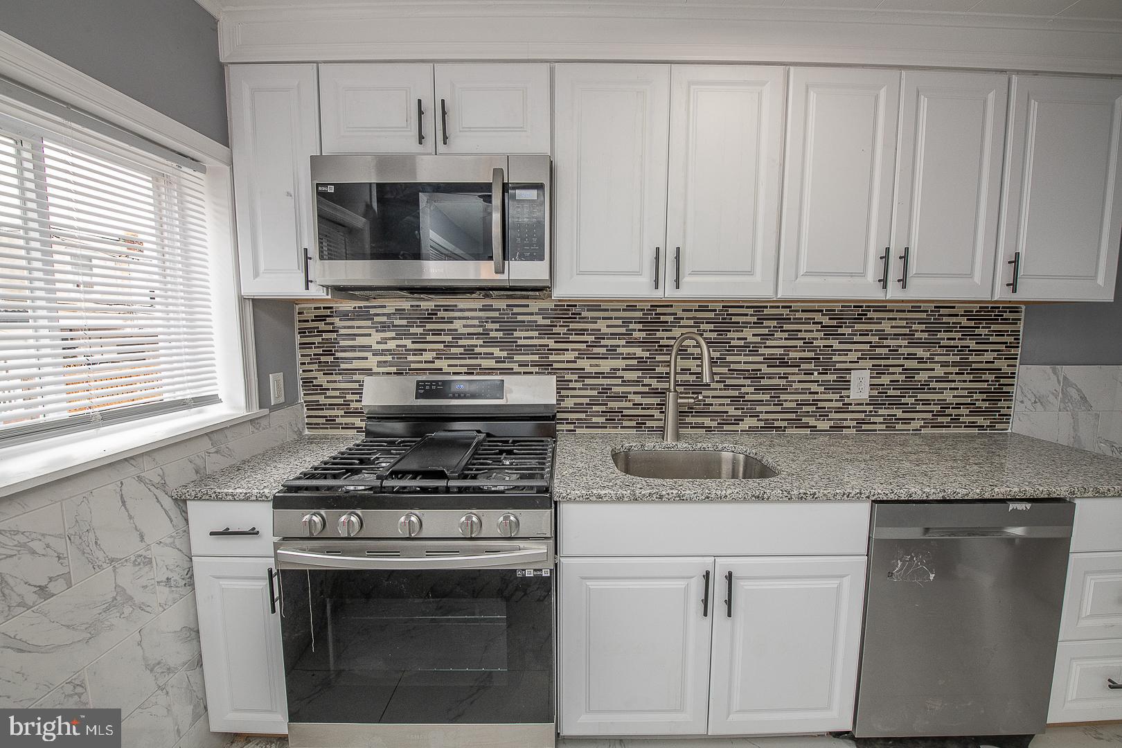 7067 Radbourne Road Upper Darby, PA 19082 - Photo 3 of 51