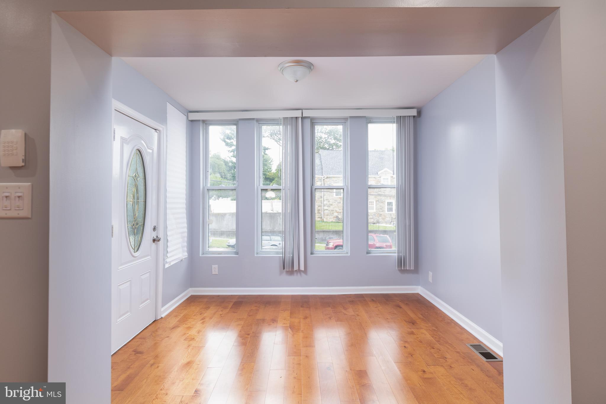 5136 Gainor Road Philadelphia, PA 19131 - Photo 6 of 28 Foyer