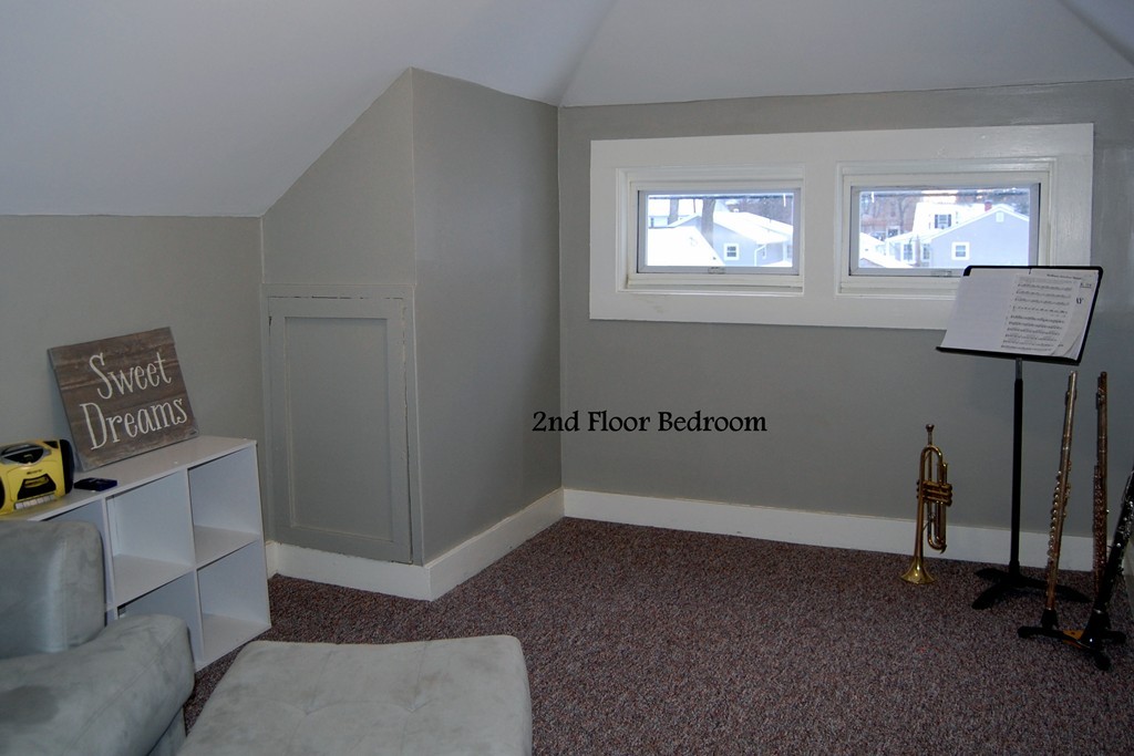 105 Gresham Street Springfield, MA 01119 - Photo 25 of 30 a workspace with a window