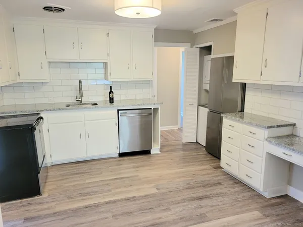 $3,200 | 101 Haynes Road, West Hartford, CT 06117