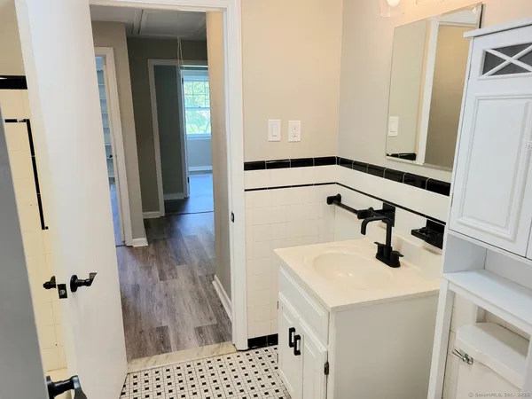 $3,200 | 101 Haynes Road, West Hartford, CT 06117