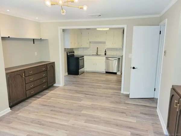 $3,200 | 101 Haynes Road, West Hartford, CT 06117