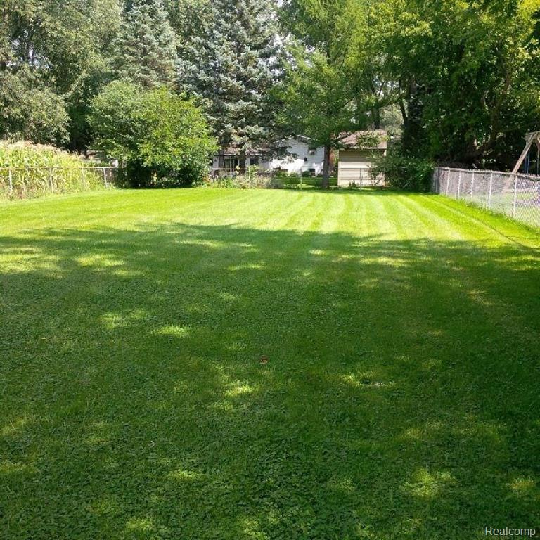 3269 Grant Road Rochester Hills, MI 48309 - Photo 4 of 11