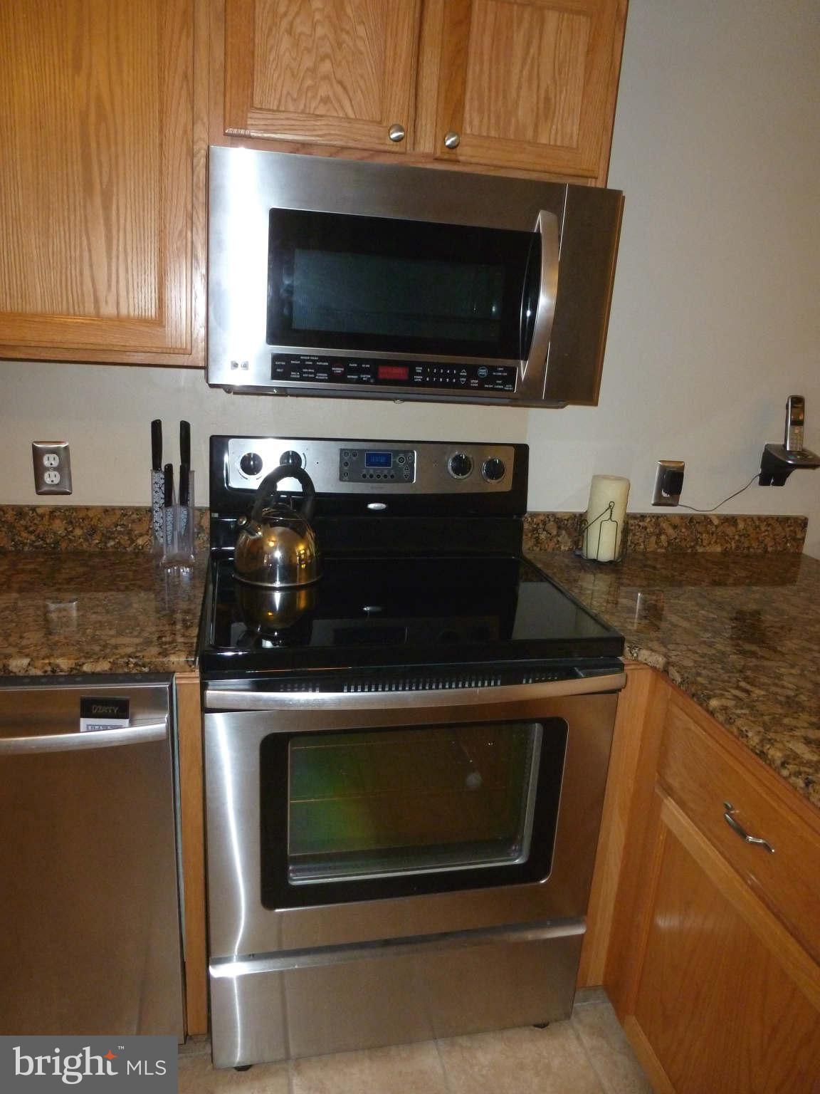 13600 Loy Wolfe Road Smithsburg, MD 21783 - Photo 14 of 28 SS range and microwave