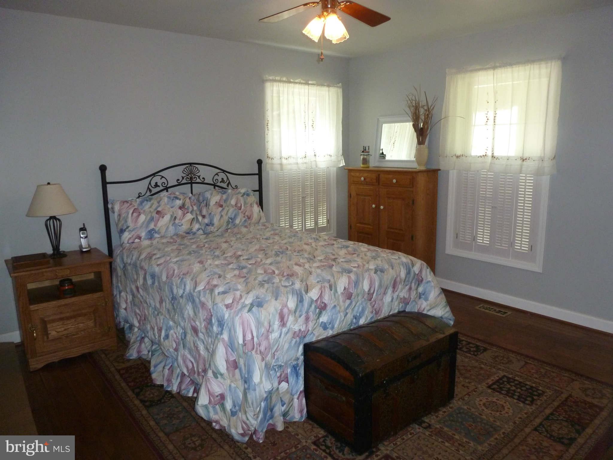 13600 Loy Wolfe Road Smithsburg, MD 21783 - Photo 10 of 28 Main level bedroom