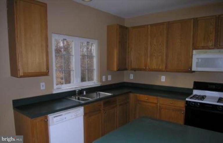7904 Old Barn Road Bowie, MD 20715 - Photo 5 of 6 Kitchen