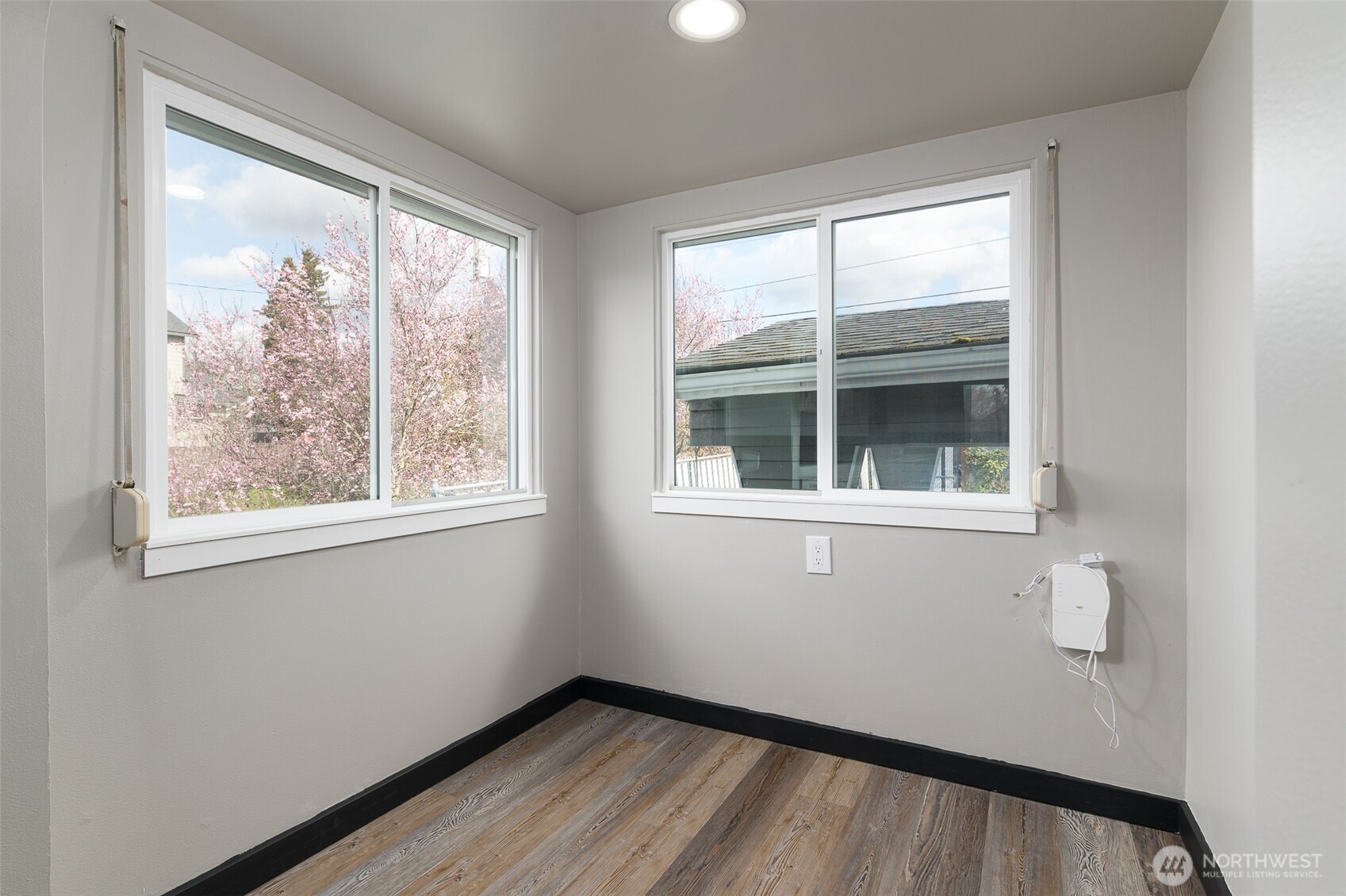 1601 Virginia Avenue Everett, WA 98201 - Photo 9 of 40