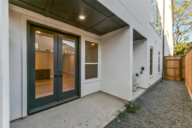 a view of a big room with closet area
