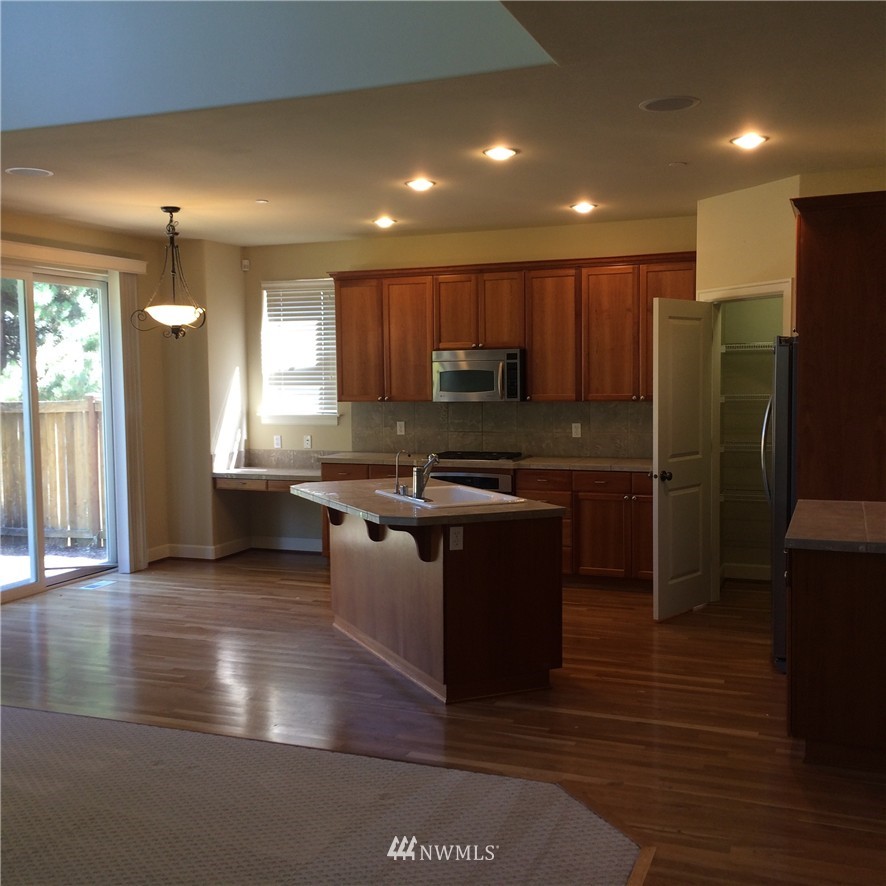 2204 Northeast 28th Street Renton, WA 98056 - Photo 7 of 11
