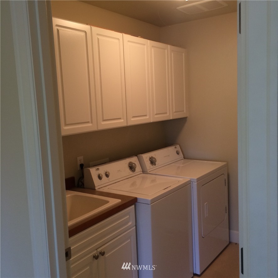2204 Northeast 28th Street Renton, WA 98056 - Photo 9 of 11