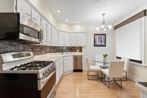 $1,099,000 | 1916 West Irving Park Road, Chicago, IL 60613