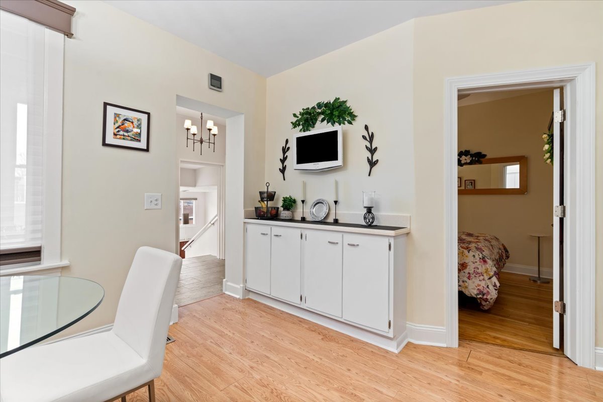 1916 West Irving Park Road Chicago, IL 60613 - Photo 15 of 27