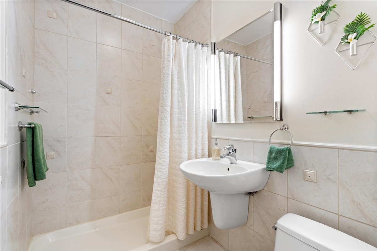 1916 West Irving Park Road Chicago, IL 60613 - Photo 17 of 27