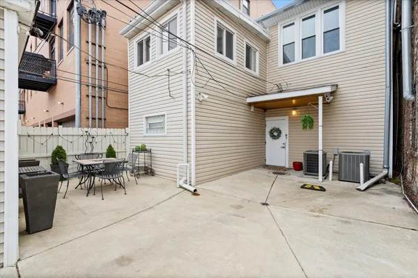 $1,099,000 | 1916 West Irving Park Road, Chicago, IL 60613