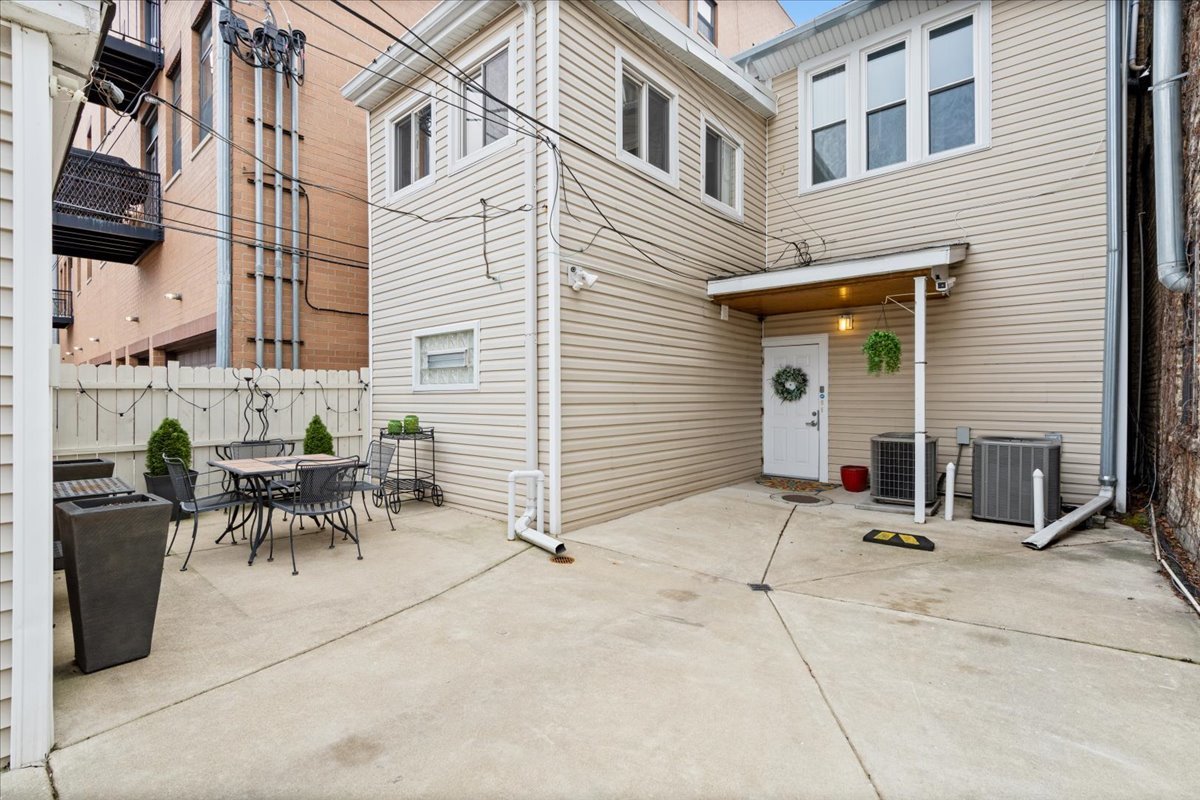 1916 West Irving Park Road Chicago, IL 60613 - Photo 23 of 27