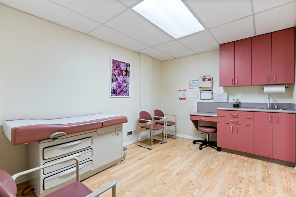 1916 West Irving Park Road Chicago, IL 60613 - Photo 25 of 27