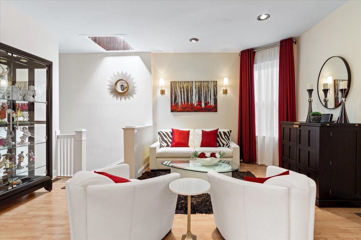 1916 West Irving Park Road Chicago, IL 60613 - Photo 3 of 27