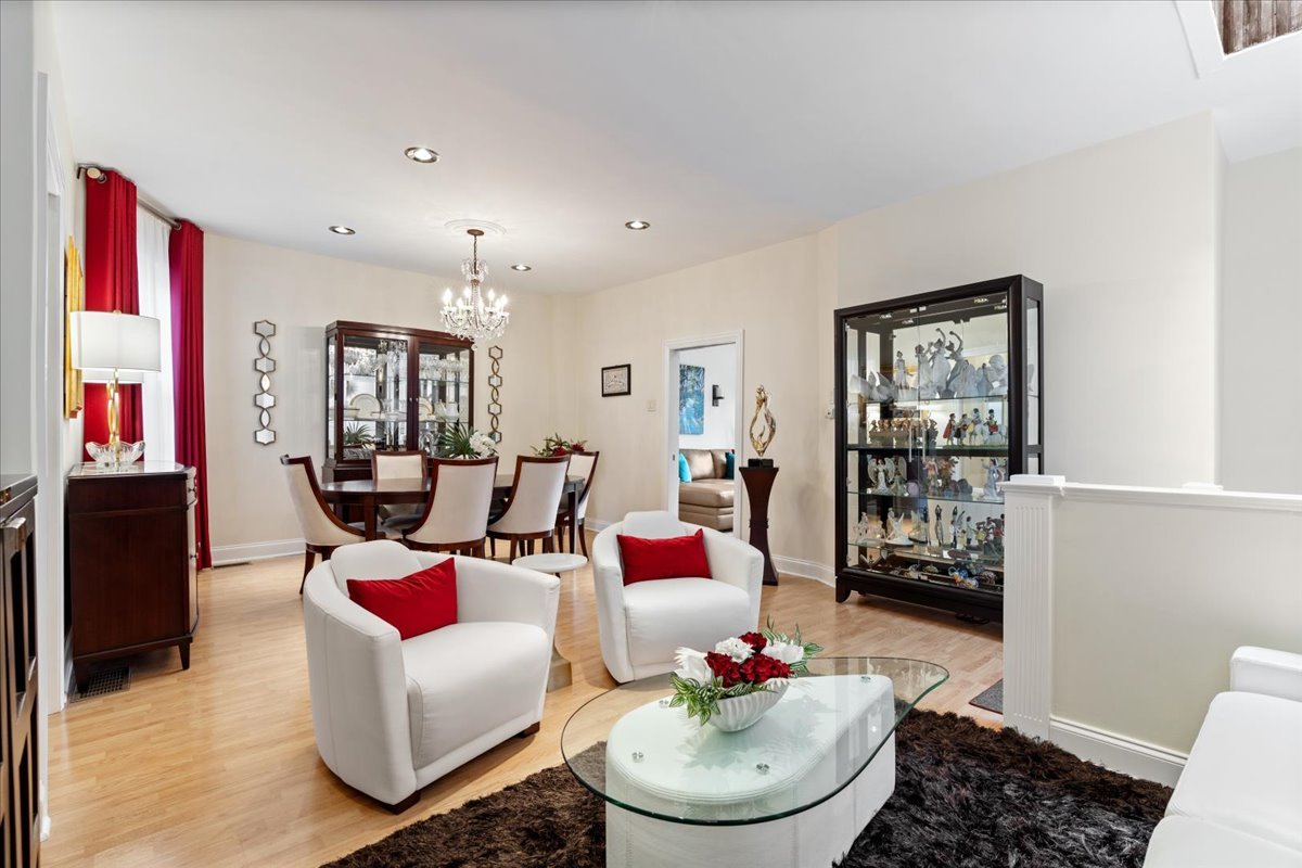 1916 West Irving Park Road Chicago, IL 60613 - Photo 5 of 27