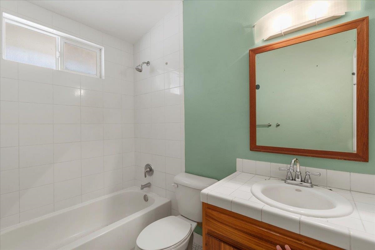 44 Puu KOA Place Haiku, HI 96708 - Photo 27 of 42 a bathroom with a sink toilet and shower