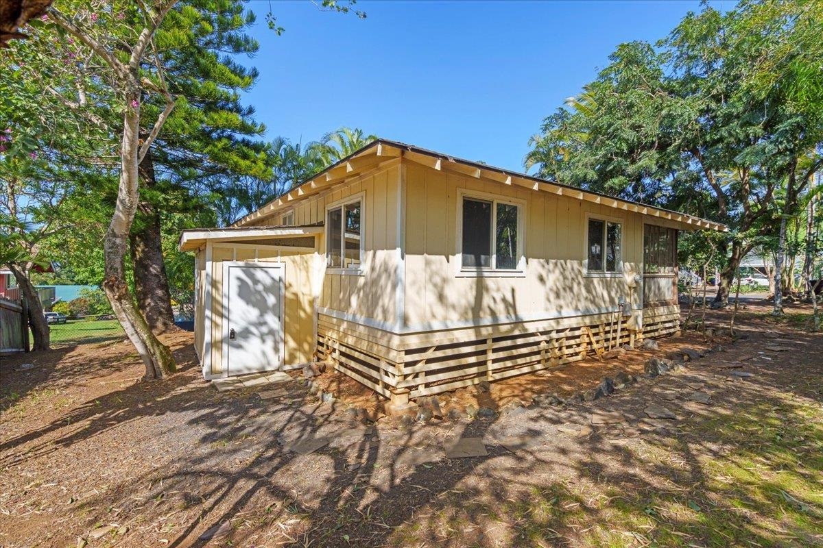 44 Puu KOA Place Haiku, HI 96708 - Photo 40 of 42 a front view of a house with garden