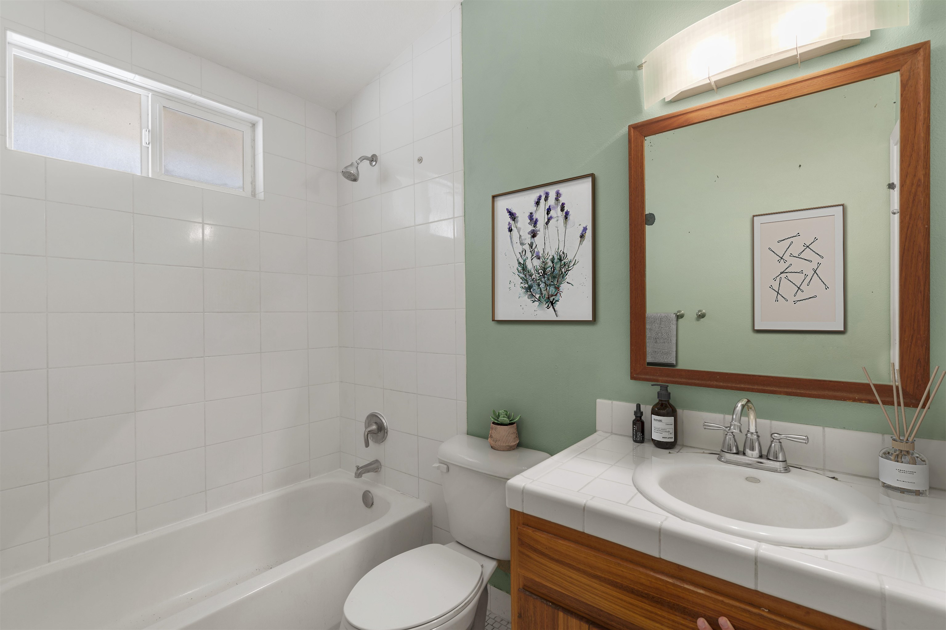 44 Puu KOA Place Haiku, HI 96708 - Photo 42 of 42 a bathroom with a sink toilet and a bathtub