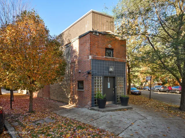 $925,000 | 1736 North Hoyne Avenue, Chicago, IL 60647