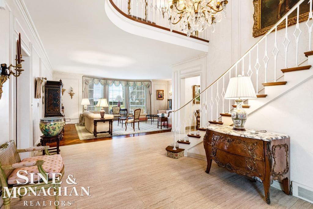 681 Lake Shore Road Grosse Pointe, MI 48236 - Photo 3 of 75 50114891-2.JPG