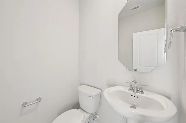 $2,300 | 717 Leavenworth Drive, McKinney, TX 75071