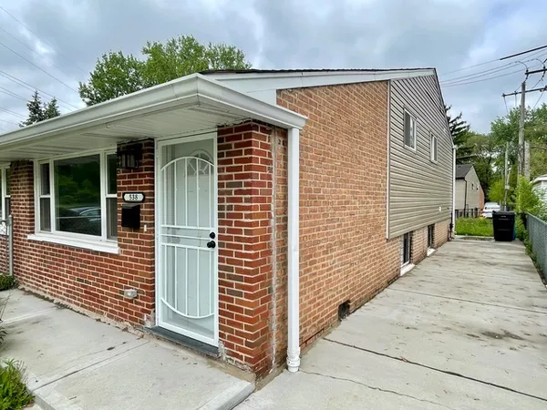 $1,600 | 538 East 134th Street, Chicago, IL 60827