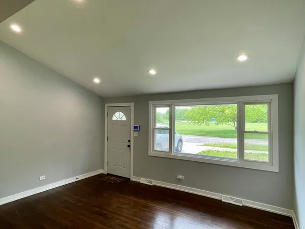 $1,600 | 538 East 134th Street, Chicago, IL 60827