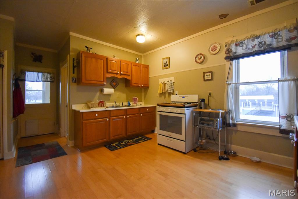 200 West Garrison Street Gillespie, IL 62033 - Photo 3 of 34