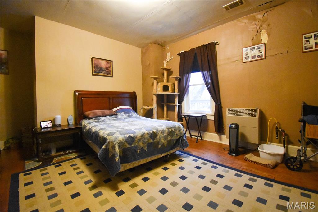 200 West Garrison Street Gillespie, IL 62033 - Photo 6 of 34