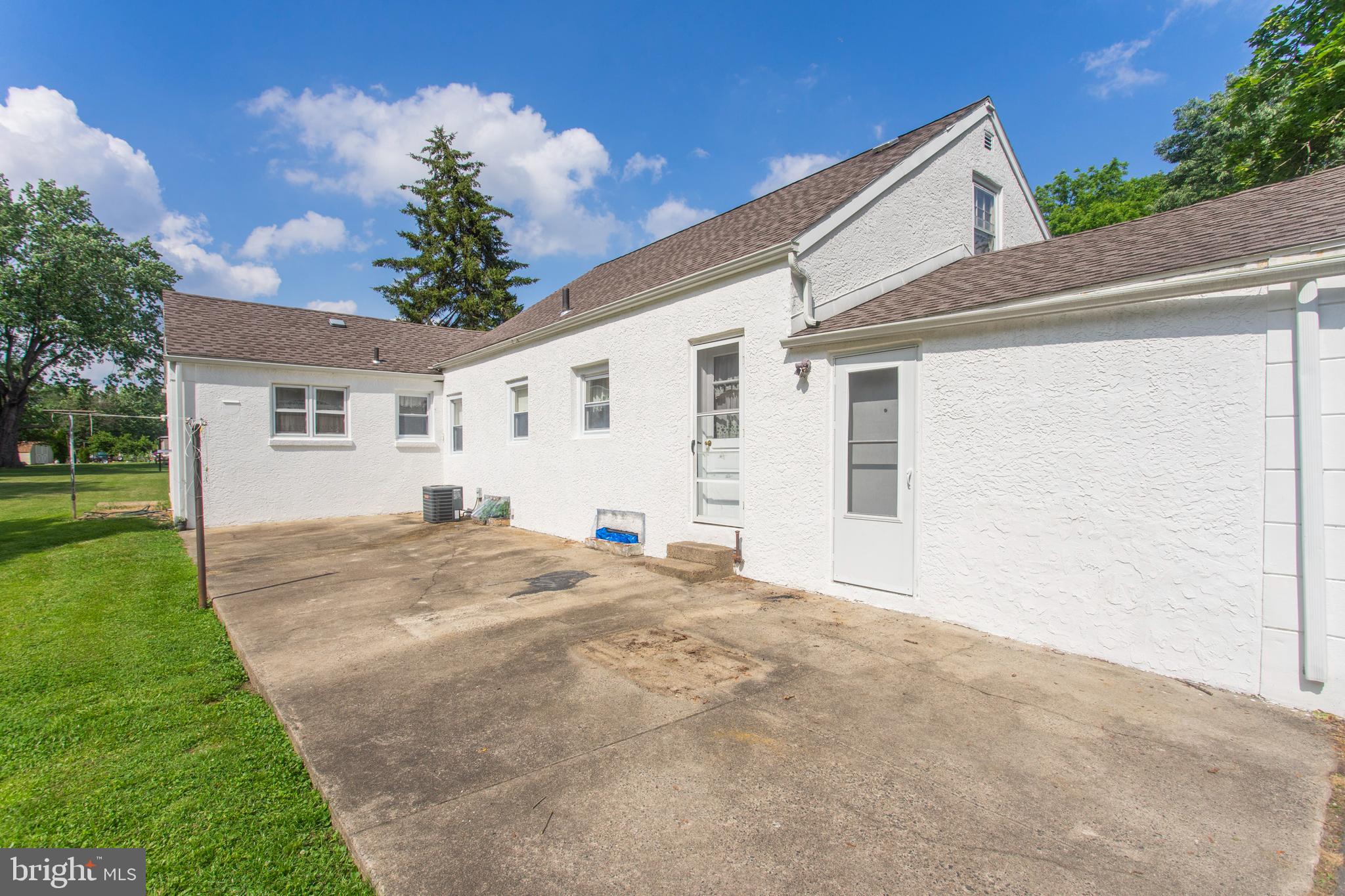 614 Meetinghouse Road Boothwyn, PA 19061 - Photo 3 of 49 Back